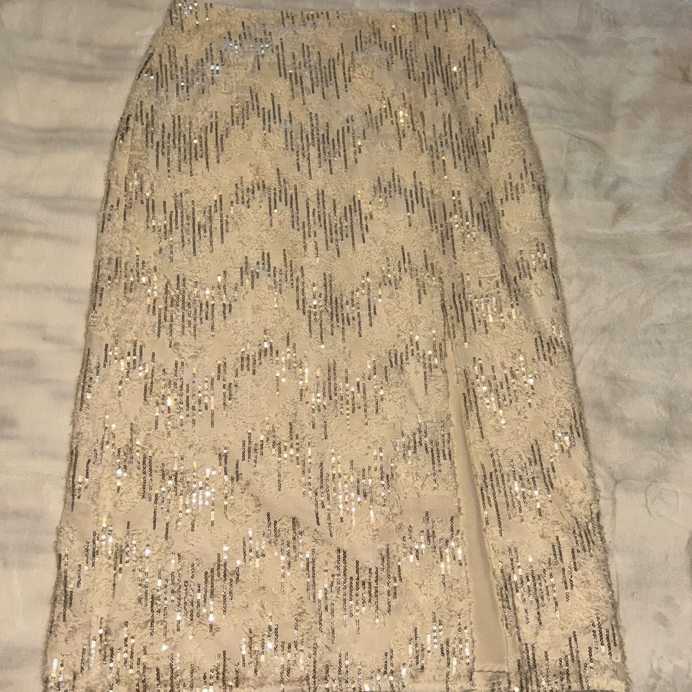 Chic Sequin Pencil Skirt in Cream